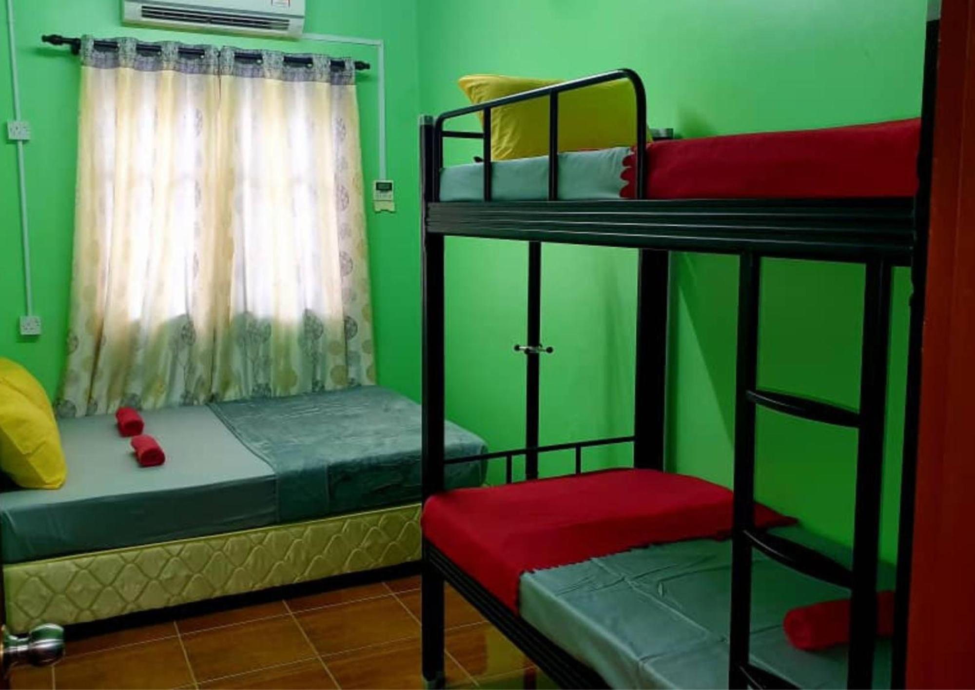 Shoplot Hostel Pangkor Kampong Pasir Bogak Dış mekan fotoğraf